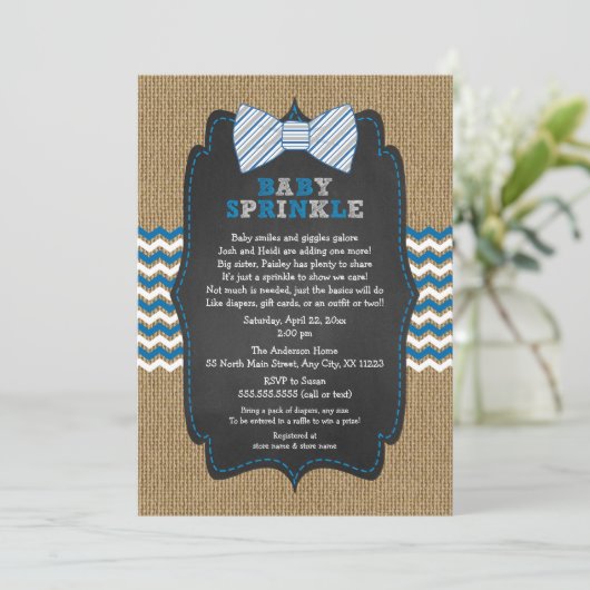 ちょうネクタイのベビーは招待状、男の子のベビーシャワーを振りかけます 招待状 (スタンド正面)