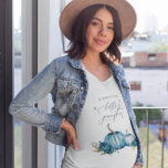 ちょっとしたカボチャの男の赤ちゃん Tシャツ<br><div class="desc">青いエレガントかぼちゃと花の水彩イラストレーションを特徴とする素朴なtシャツデザイン。文字は「小さなカボチャを期待している」と言う。</div>
