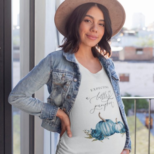 ちょっとしたカボチャの男の赤ちゃん Tシャツ