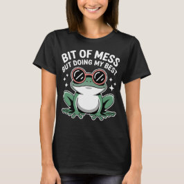ちょっとしたメスだけど頑張ってるカエル Tシャツ