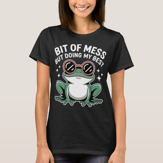 ちょっとしたメスだけど頑張ってるカエル Tシャツ (正面)