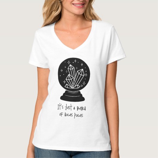 ちょっとの手品と水晶玉だけ Tシャツ (正面)