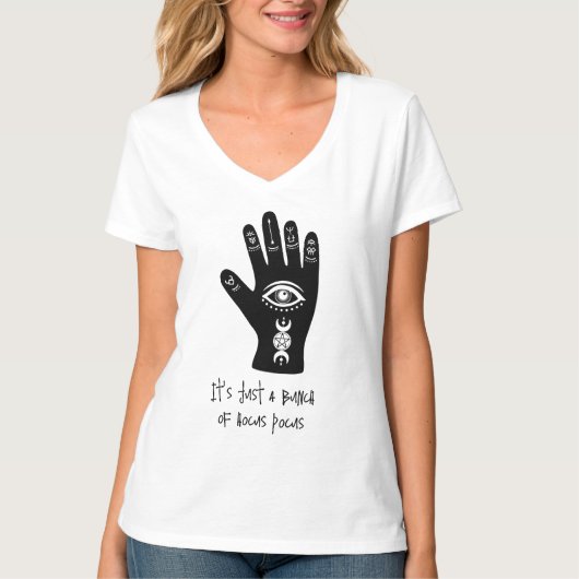 ちょっとの手品と黒魔術の手のウィッチ Tシャツ (正面)