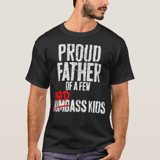 ちょっとヤンチャな子を持つ父として自慢げ Tシャツ (正面)