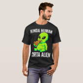 ちょっと人間みたいな宇宙人 おもしろ 太った宇宙人の食事 Tシャツ (正面フル)