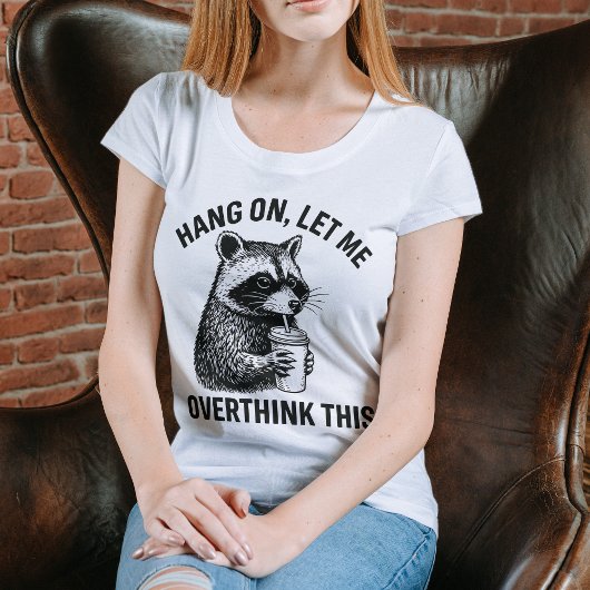 ちょっと待って、考えさせて 面白い アライグマ Tシャツ