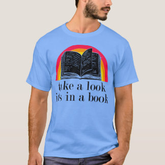 ちょっと見てみて 本に載ってるよ 笑える本だよ Tシャツ