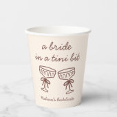 ちょっぴりエスプレッソマティーニを楽しむ花嫁のバチェロレッテパーティ 紙コップ (正面)