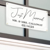 ちょっぴりレトロな「Just Married」カーバナー 横断幕 (ビルの外側)