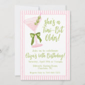 ちょっぴり年をとった、 マティーニピンクとグリーンの誕生日 招待状 (正面)