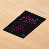 ついにブラックホットピンクタイポグラフィモダン結婚ズ アクリル招待状 (レイダウン)