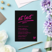 ついにブラックホットピンクタイポグラフィモダン結婚ズ アクリル招待状 (インサイチュ (ウェディング))