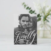 ついに延期されたCovidの写真を保存する Save the Date ポストカード (スタンド正面)