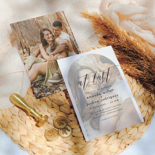 ついに 繊細なカリグラフィーとアーチ写真 ウェディング 招待状