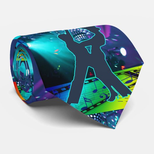 つけられたダンス・フロアの社交ダンスのカップル ネクタイ (ロール)