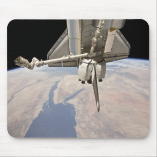つながれたスペースシャトルの後方セクション マウスパッド