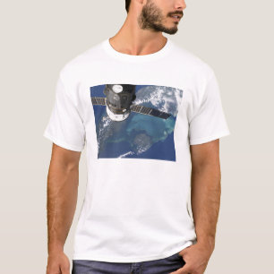 つながれた進歩22の宇宙船 Tシャツ