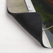 つながれるカヌーのボート マウスパッド (コーナー)