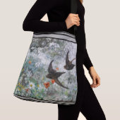 つばめの鳥の野生の花によってはトートバックが開花します クロスボディバッグ (クローズアップ)