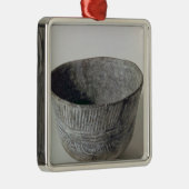 つぼ、Fontbouisseから、2300-1700紀元前に メタルオーナメント (右)