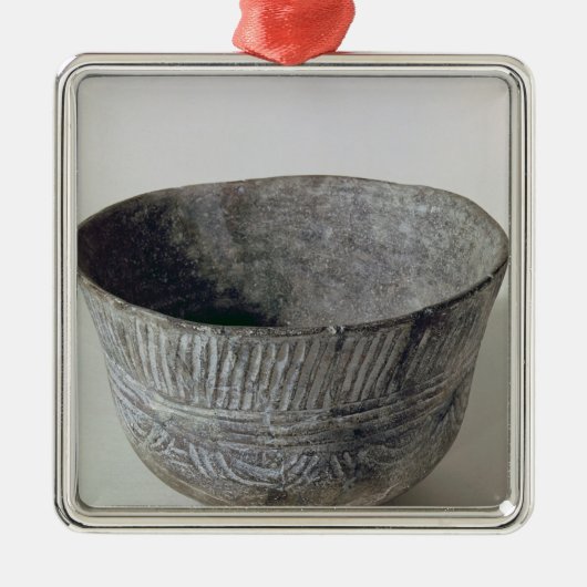 つぼ、Fontbouisseから、2300-1700紀元前に メタルオーナメント (正面)