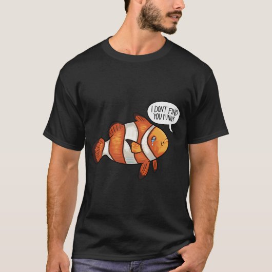 つまらないカクレクマノミ - 笑わせる気ゼロ Tシャツ (正面)