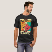 つまり私は演劇がドラマチックらしい Tシャツ (正面フル)