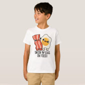 つま先にベーコンエッグの面白トーストのダジャレ Tシャツ (正面フル)