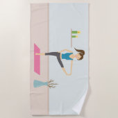 つま先のポーズに手を伸ばして可愛いヨガガガール ビーチタオル (正面)