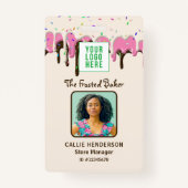 つや消しベーカリーロゴビジネス社員 バッジ (正面)