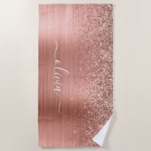 つや消しメタルバラ金ゴールドピンクグリッターモノグラム ビーチタオル (正面)