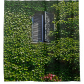 つる植物で覆われた壁/青シャッター/シャワーカーテン シャワーカーテン (正面)