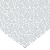 つる植物とリーフの旋回パターン |シルバーグレーの白 ショートテーブルランナー (コーナー)