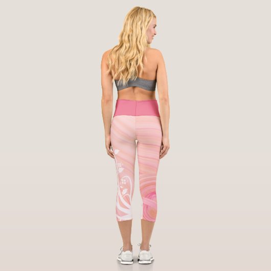 つる植物と花が桃とピンクのらせん状 カプリレギンス (裏面)