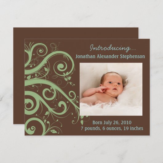 つる植物渦巻形のグリーン&ブラウン男の赤ちゃんフォト誕生 案内状 (正面/裏面)