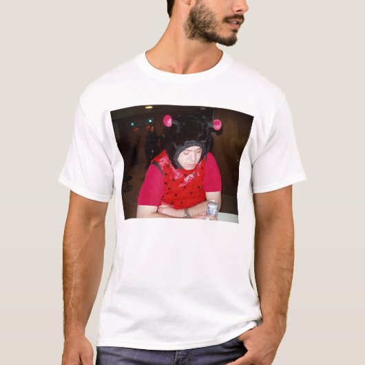 てんとう虫は悲しくなりますも Tシャツ (正面)