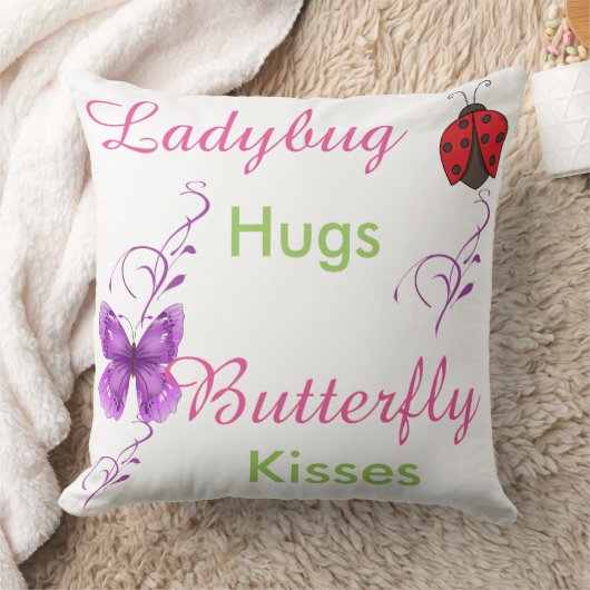 てんとう虫は蝶キスの枕を抱き締めます クッション (ブランケット)