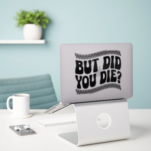 「でも死んだの？」 車のデカール シール (デスク上のノートパソコン)