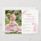 とあるうさぎさん、1歳の誕生日だよ 1歳の誕生日ガール 記念写真 招待状 (正面)