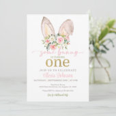 とあるバニーは1歳の誕生日パーティーに招待された! - ウサギの耳 招待状 (スタンド正面)