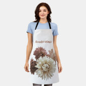 ～という名前のピンクとマグかわいらしの花 エプロン (着用した状態)