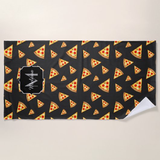 とおもしろいカッコいいピザのスライスはモノグラムのパターン ビーチタオル (正面)