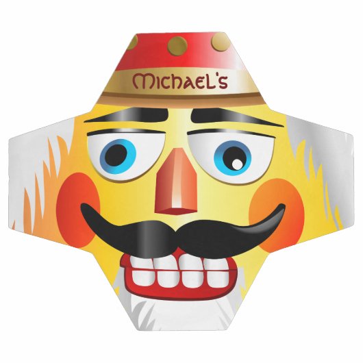 とがっおもしろいた口ひげを持つナツクラッカー玩具兵士 サッカーボール (フラット)