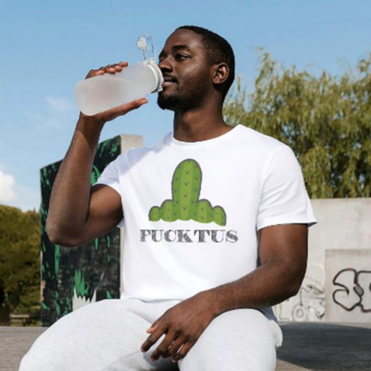 とがったユーモアのサボテンのティー Tシャツ