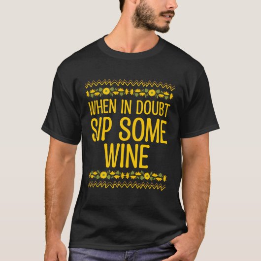 ときに疑いのあるワインを飲む母ワイン母シャンパン Tシャツ (正面)