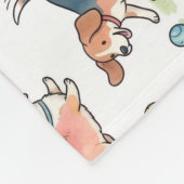 ところどころで遊ぶかわいい犬 フリースブランケット (角)