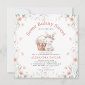 とってもかわいいウサギとワイルドフラワーのピクニック ベビーシャワー 招待状 (正面)