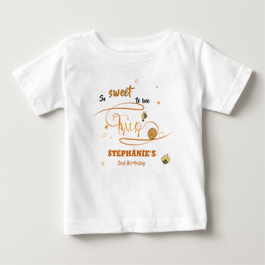 とってもスイート ツー キュート ハニー ハチ 2歳の誕生日 ベビーTシャツ (正面)