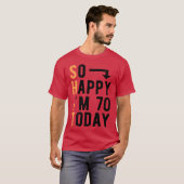 とっても嬉しい私70歳の誕生日 面白い 70歳の家族 Tシャツ (正面フル)