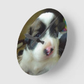 とてもかわいい仔犬 ラウンド壁時計 (傾斜)